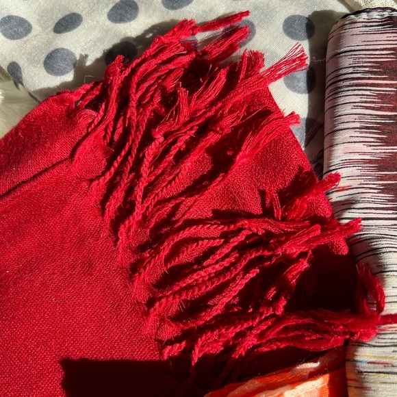Assorted Scarves (5 Total) One NWT - Picture 4 of 7